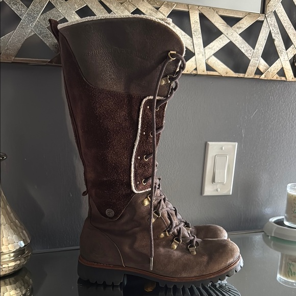Timberland Brown Lace-Up Boots - Picture 2 of 11